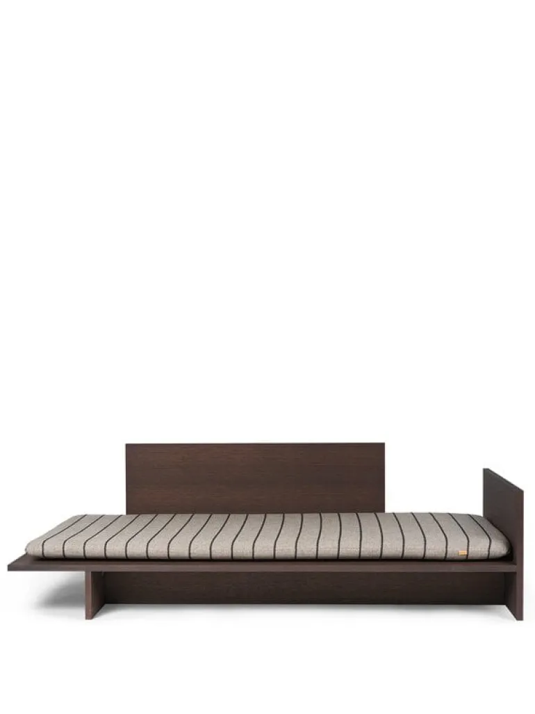 ferm LIVING Kona säng, mörkbetsad ek