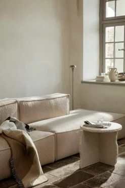 ferm LIVING Mineral skulptural sidobord, Bianco Curia marmor