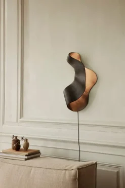 ferm LIVING Oyster vägglampa, svart