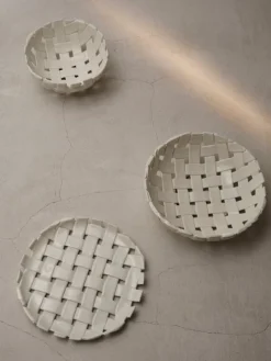 ferm LIVING Plait uppläggningsfat 30 cm, off-white