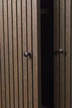 ferm LIVING Sill skåp, lågt, mörkbetsad ek