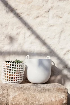 ferm LIVING Speckle kruka, stor, naturvit