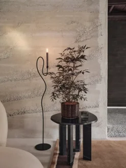 ferm LIVING Valse golvljusstake, svart