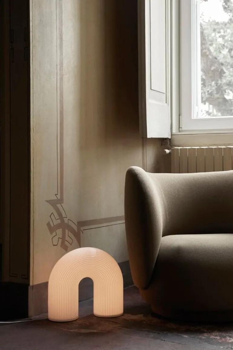 ferm LIVING Vuelta golvlampa, vit