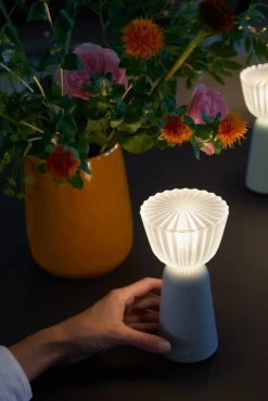 Fermob Swiing bärbar bordslampa, 20 cm, lergul