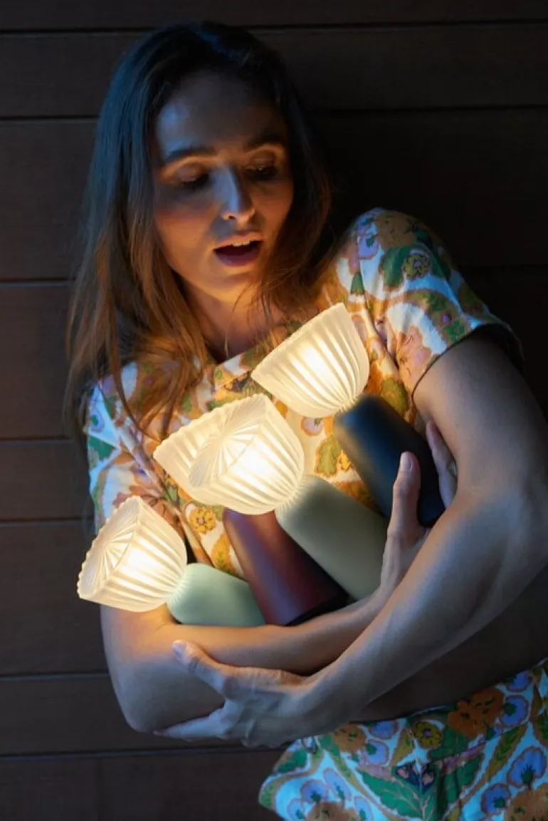 Fermob Swiing bärbar bordslampa, 20 cm, svart körsbär