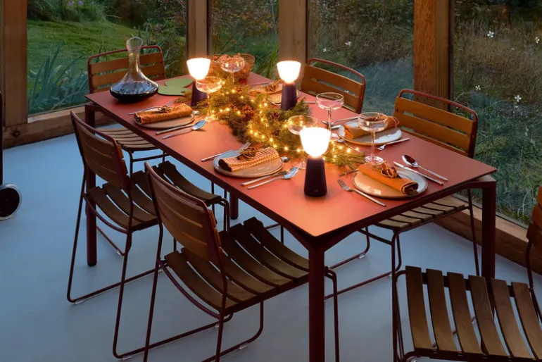 Fermob Swiing bärbar bordslampa, 20 cm, svart körsbär