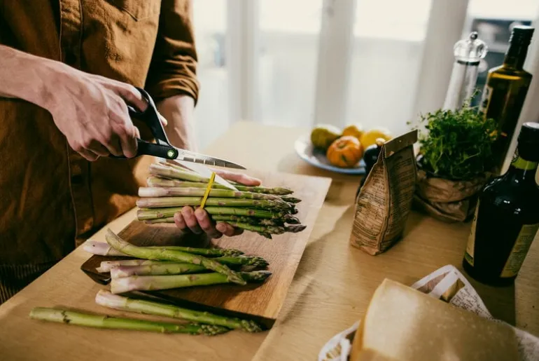 Fiskars Functional Form ReNew kökssax, 21 cm, svart