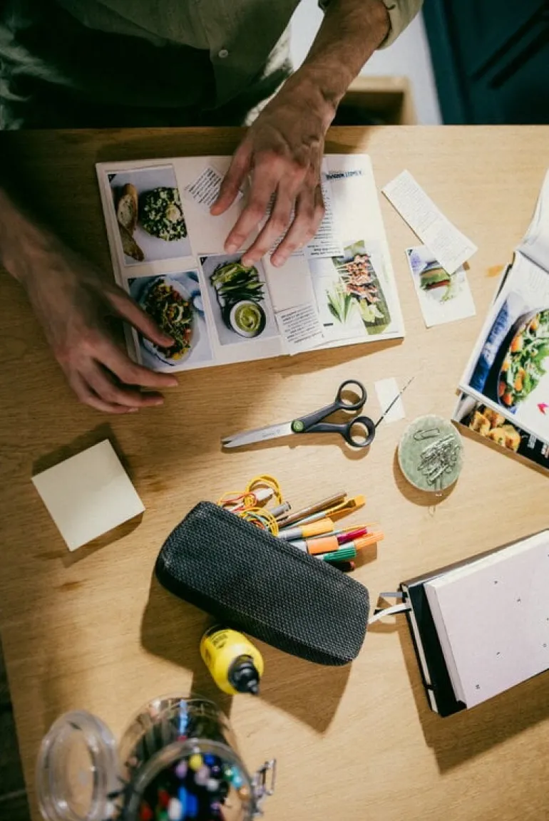 Fiskars Functional Form, ReNew universalsax, 17 cm, svart