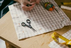 Fiskars Functional Form ReNew broderisax, 13 cm, svart