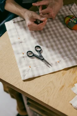 Fiskars Functional Form ReNew broderisax, 13 cm, svart