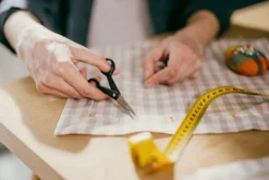 Fiskars Functional Form ReNew broderisax, 13 cm, svart