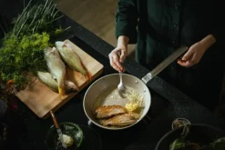 Fiskars Norden stekpanna i stål, 26 cm