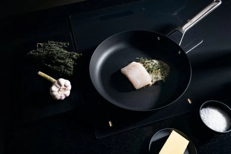 Fiskars Taiten stekpanna, 28 cm