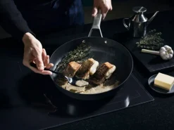 Fiskars Taiten stekpanna, 28 cm