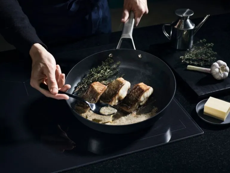 Fiskars Taiten stekpanna, 28 cm