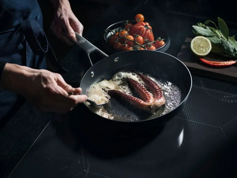 Fiskars Taiten stekpanna, 26 cm