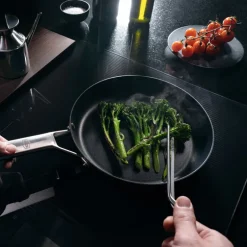 Fiskars Taiten stekpanna, 24 cm