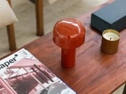 Flos Bellhop bordslampa, tegelröd