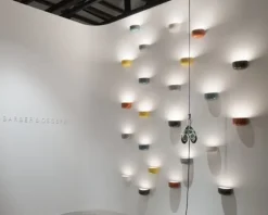 Flos Bellhop Wall Up vägglampa, grå