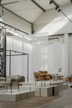 Fogia Bollo loungefåtölj, Mohawi fårskinn - svart