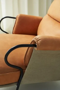 Fogia Lyra fåtölj, svart stål - konjaksfärgat läder