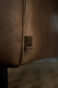 Fogia Tiki 2-sitssoffa, jubileumsutgåva, svart stål - vintage tobak