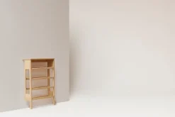 Form & Refine A Line skohylla, ek