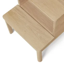 Form & Refine A Line stege, vit ek