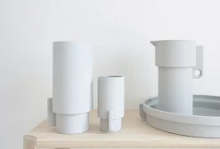 Form & Refine Alcoa karaff, ljusgrå