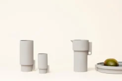 Form & Refine Alcoa karaff, ljusgrå