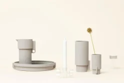 Form & Refine Alcoa karaff, ljusgrå