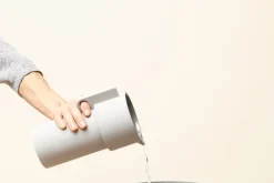 Form & Refine Alcoa karaff, ljusgrå