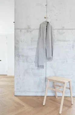 Form & Refine Angle väggkrok, mässing