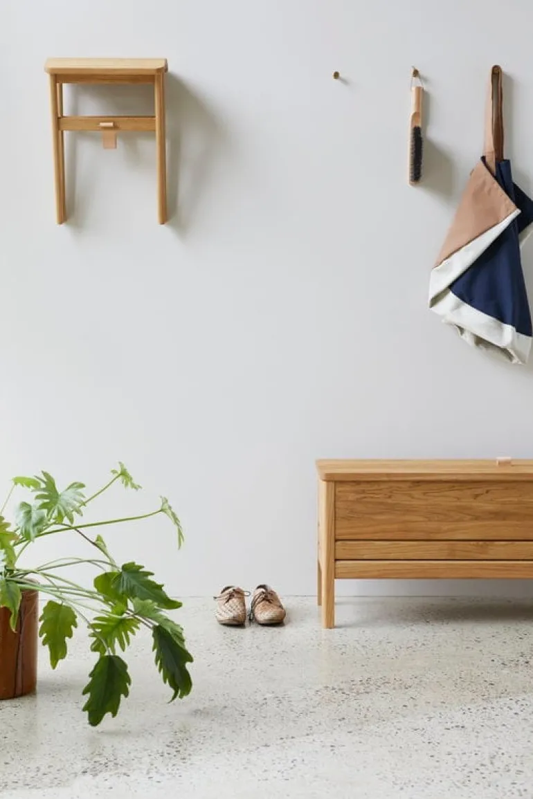 Form & Refine Angle väggkrok, mässing