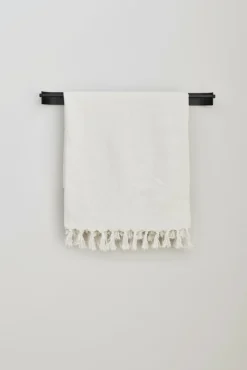 Form & Refine Arc handduksstång för en handduk, svart