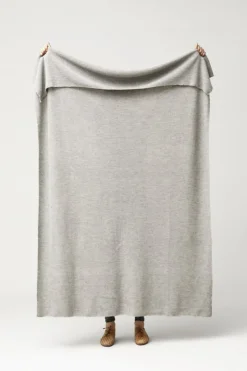 Form & Refine Aymara pläd, 190 x 130 cm, ljusgrå