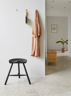 Form & Refine Shoemaker Chair No. 49 pall, svart bok