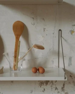 Frama D27 hylla, 60 cm, varmvitt stål