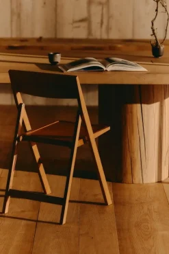 Frama Folding Flat stol, varmbrun björk