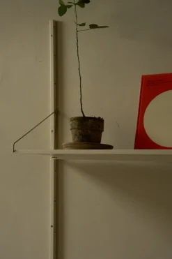 Frama Shelf Library H1852 vägghylla, varmvit