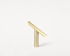 Frama T-Lamp bordslampa, borstad mässing