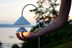 Frandsen Grasp, portabel bordslampa, 72 cm, matt vit