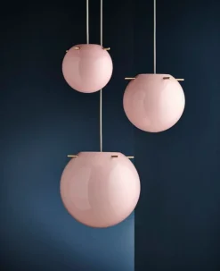 Frandsen Koi pendellampa, 25 cm, rosa opal - mässing