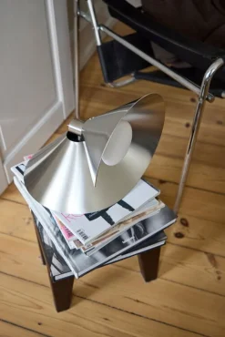 Frandsen Peel bordslampa, borstat rostfritt stål