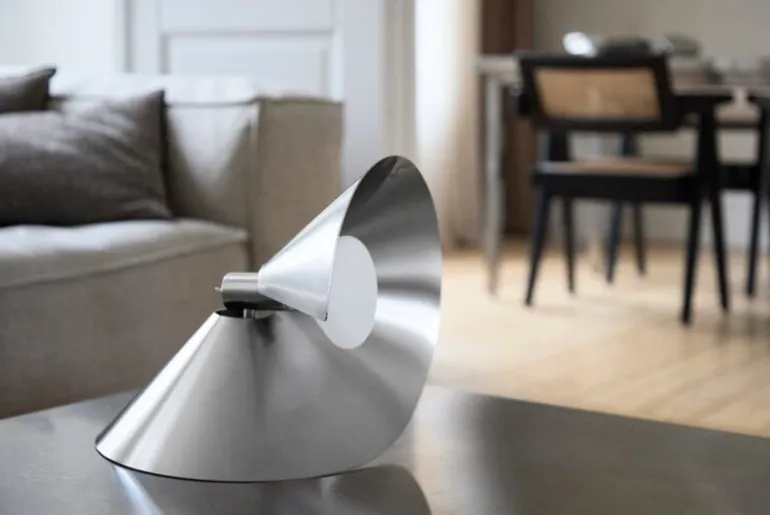 Frandsen Peel bordslampa, borstat rostfritt stål