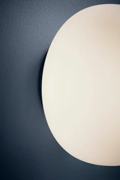 Frandsen Supernate vägglampa, 28 cm, vit opal - svart