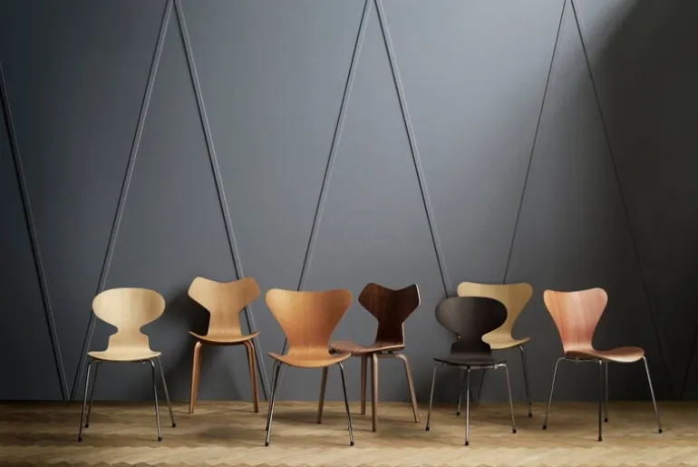 Fritz Hansen Ant stol 3100, 3 ben, svart ask - krom