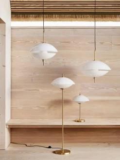 Fritz Hansen Clam golvlampa, opal - mässing