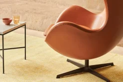 Fritz Hansen Egg loungefåtölj, brun brons - läder Grace Walnut